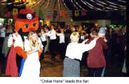 "Onkel Hans" leads the fun  (Photo: Herwig Wandschneider)