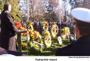 Paying their respect  [photo: Herwig Wandschneider]