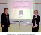 Dr. Barbara Schmenk (l) and Principal Monika Matthaes (r)   [photo: Herwig Wandschneider]