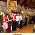 Die Lehrerschaft singt  [photo: Herwig Wandschneider]