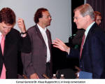 Consul General Dr. Klaus Rupprecht (l.) in lively conversation