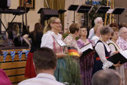 The Hansa Choir with Dieter Wtherich conducting and Gretel Schauer's great yodeling