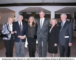 Ambassador Peter Boehm (c.) with his family (l.) and Marga Weigel & Manfred Richter (r.)