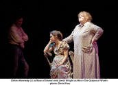 Chilina Kennedy (l.) as Rose of Sharon and Janet Wright as Ma in the Grapes of Wrath - photo: David Hou